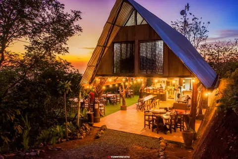 Restaurante de Zaragoza al atardecer