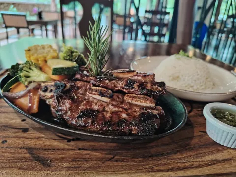 Plato servido en el comedor de Nicoya